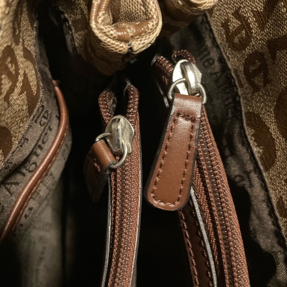 Etienne Aigner  Leather Purse Compartments Plenty - Picture 9 of 16